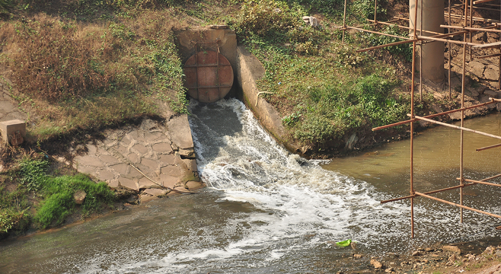 上游还有一个排污口